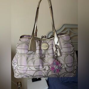 💜 Coach Lavender & Champagne Signature Striped Tartan Plaid Carryall 💜